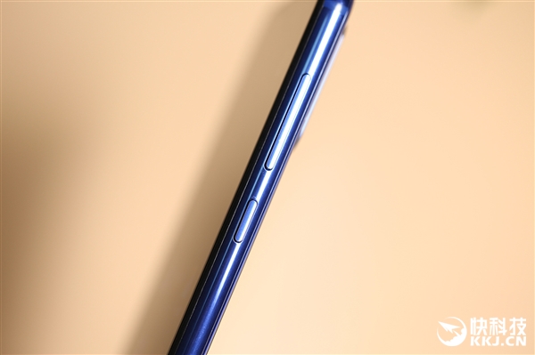 小米9 SE全息幻彩蓝图赏：美轮美奂