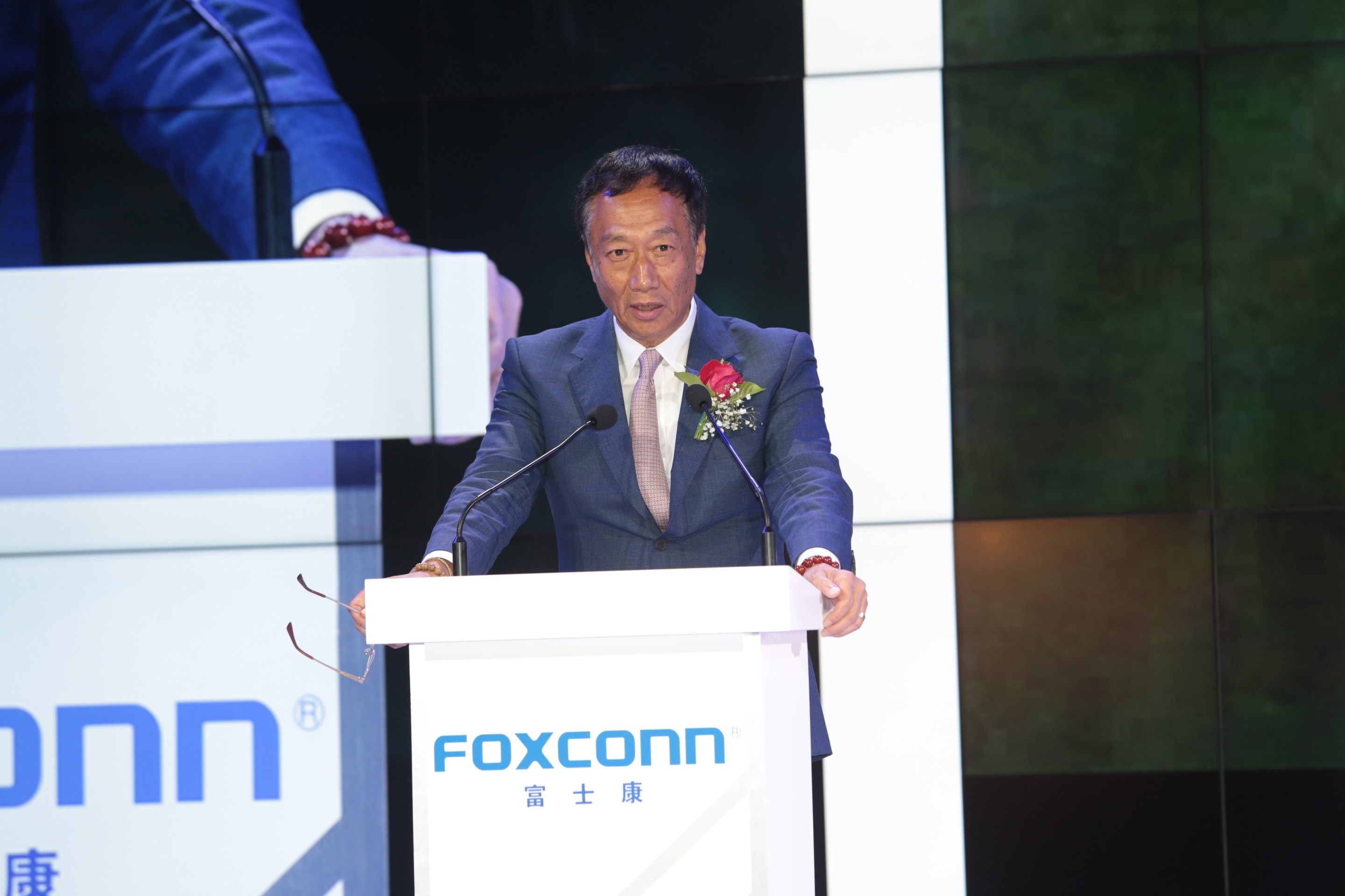 郭台铭回应起诉：微软诈取不当专利保护费 富士康无侵权