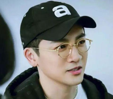 苏有朋把自己整成林峯！为什么男人这么爱动下巴？！