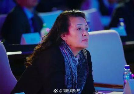 嫁了个假豪门，婆婆被监禁，只能带老公参加综艺捞金