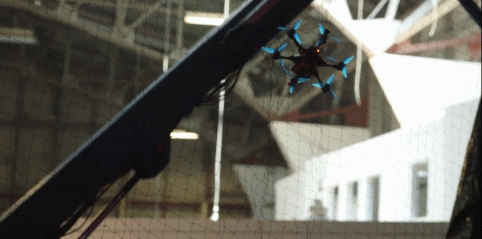 撞机、落网、掉水里，超高的报废率才是无人机竞速赛的速度与激情