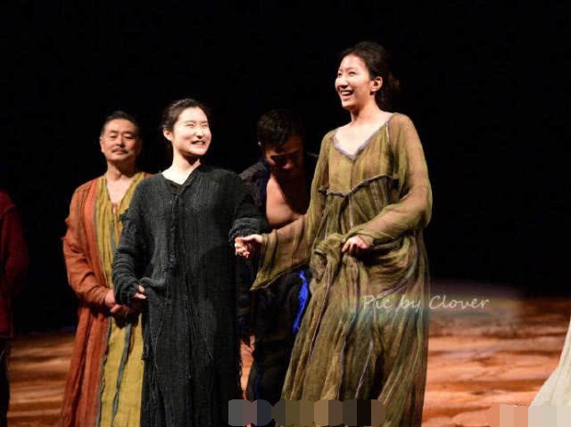 胡军大赞女儿“九九”舞台表现力强，看来又一个星二代要出道了