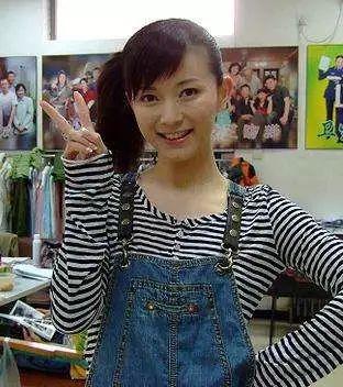 《武林外传》里的最美遗珠，如今整得六亲不认，双眼皮比卧蚕还大了…