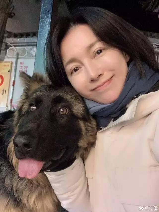 《武林外传》里的最美遗珠，如今整得六亲不认，双眼皮比卧蚕还大了…