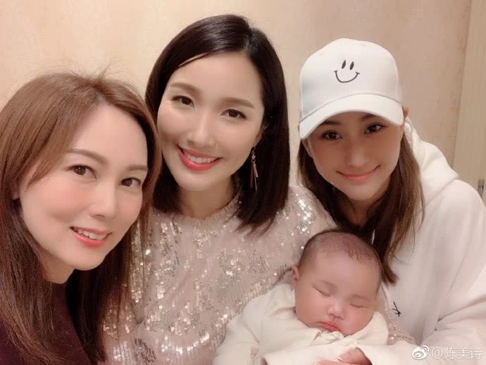 王祖蓝给女儿办百日宴，3个月的Gabrielle在现场简直是表情帝！