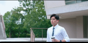 她的演技什么时候变得这么浮夸了？