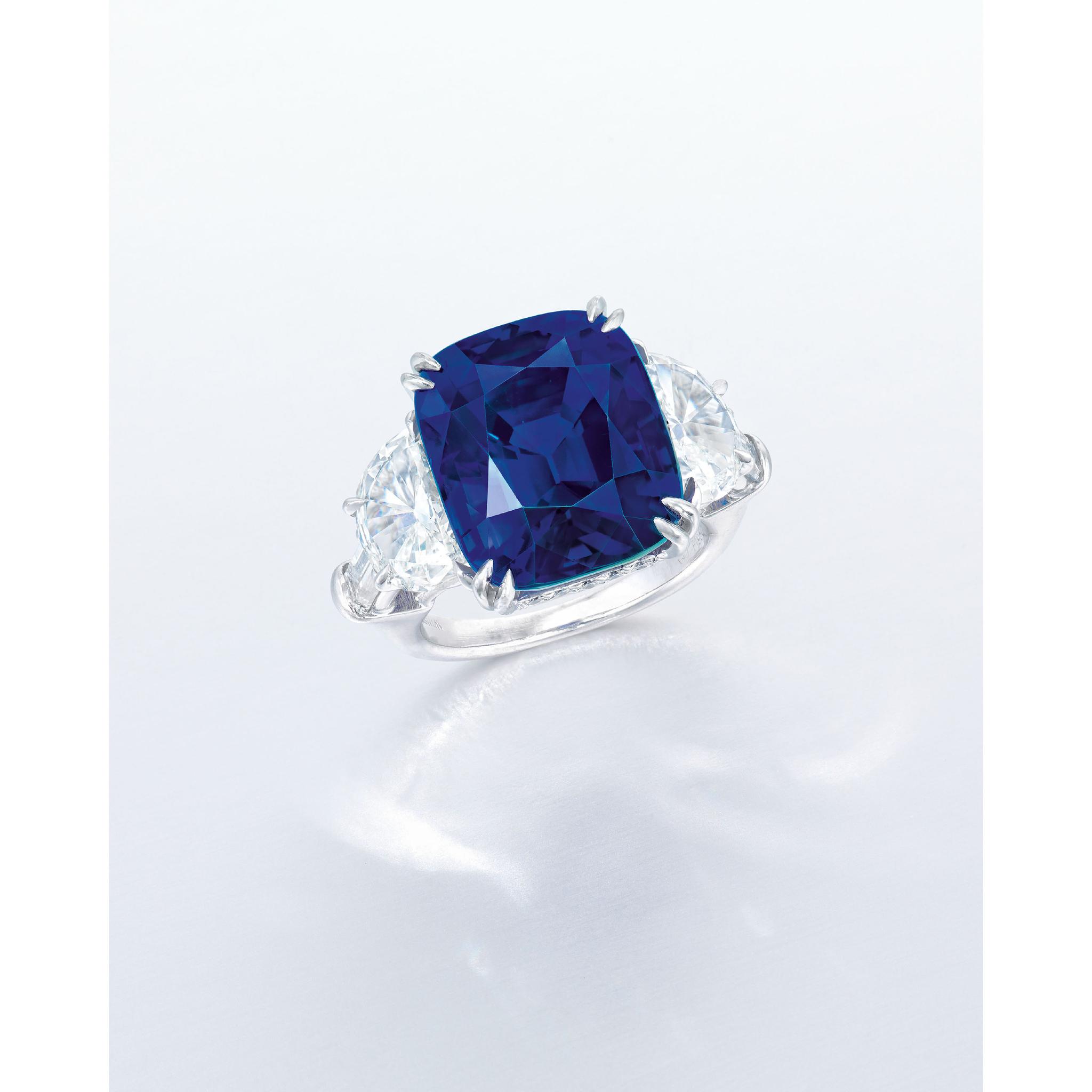 从具体情况来看蓝宝石戒指的价格不一定低于钻戒