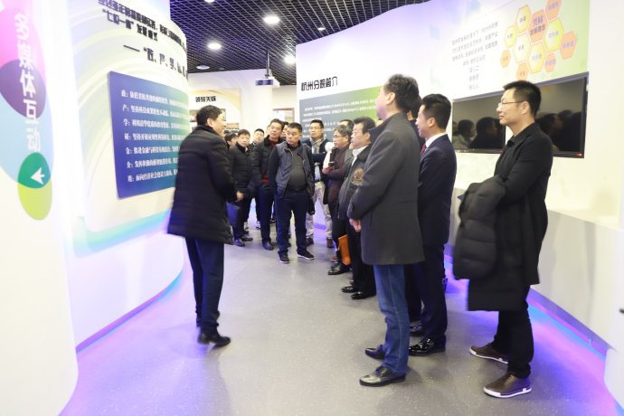 科技改变制造||杭州栎鑫网络科技携手国内众多知名品牌液压设备企业参观学习浙江清华长三角研究院