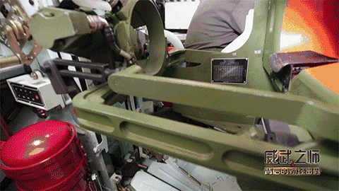 坦克兵都是什么样?个个是猛男,没点力气都干不了坦克兵