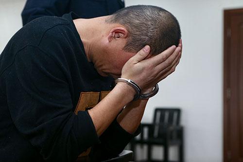 两年19次！一出租车司机专挑公交车“碰瓷”，原因竟是这样