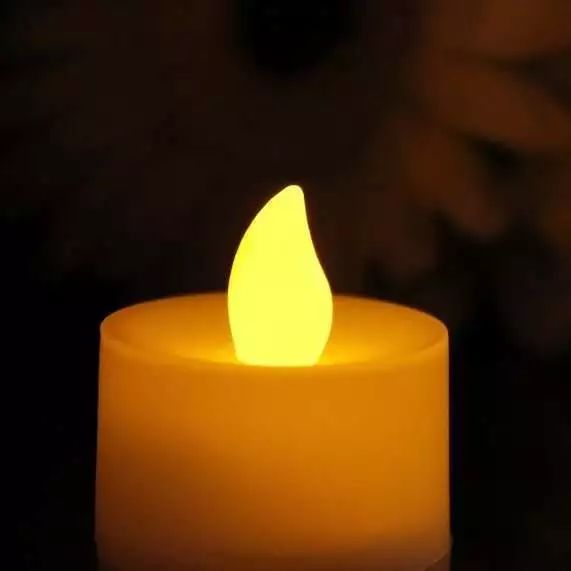 点起来像蜡烛,吹起来像蜡烛,你却告诉我这不是蜡烛?