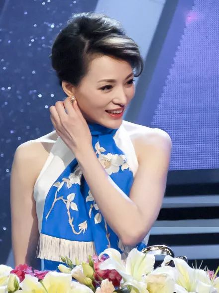 董卿长了一张国泰民安的脸?没错,今天就是要吹爆这位"