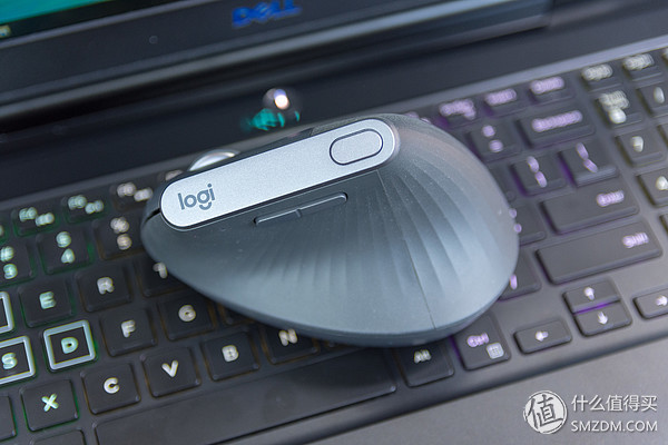 垂直鼠标好在哪?细品罗技 Logitech MX Vertical 人体工学鼠标独到之处