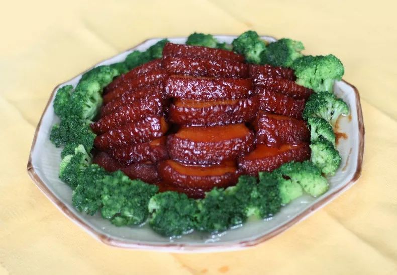 长汀是著名的"中国客家菜之乡 和"福建美食名城 白斩河田鸡,麒麟