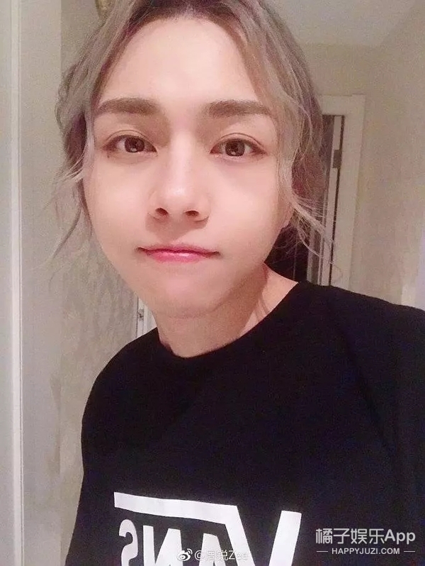 他们竟然在粉丝眼皮子底下谈了场恋爱？