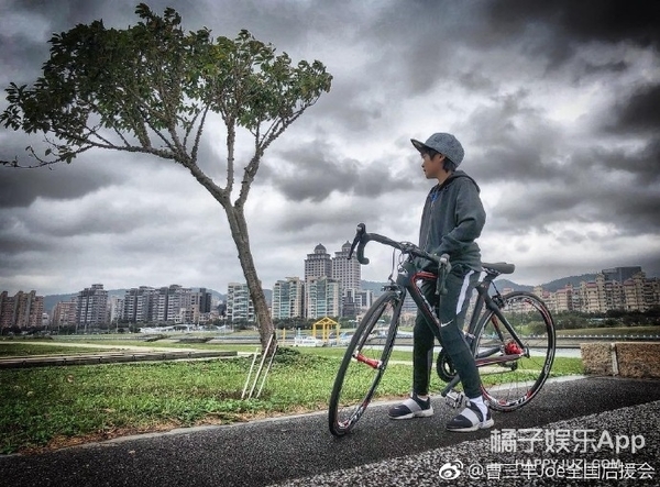 还记得《爸爸去哪儿》里的Joe吗？他现在长这样啦！