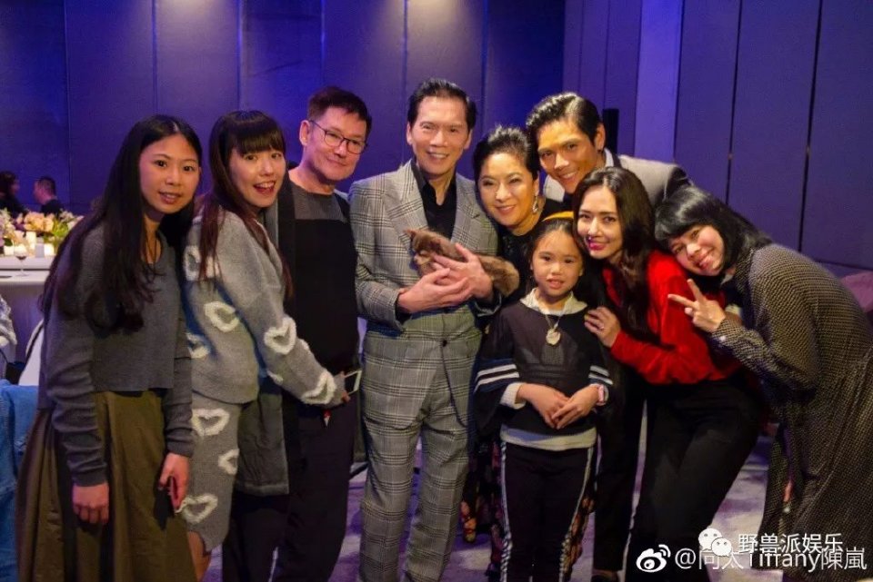 看着他俩订婚，有多少人被打脸了？