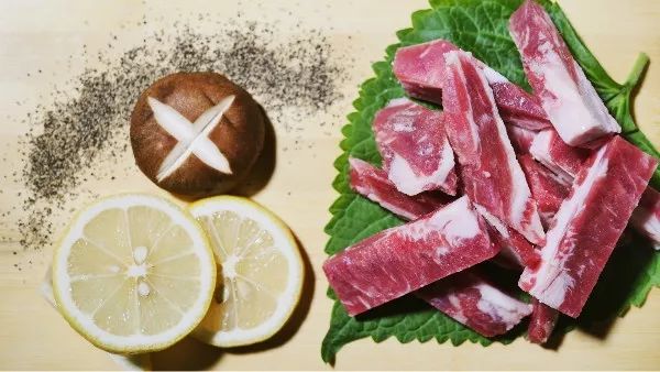 沈阳这家泥炉烤肉店，实在很“狂野”！