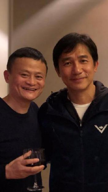 首富马云和首帅梁朝伟罕见同框，刘嘉玲成人生赢家！