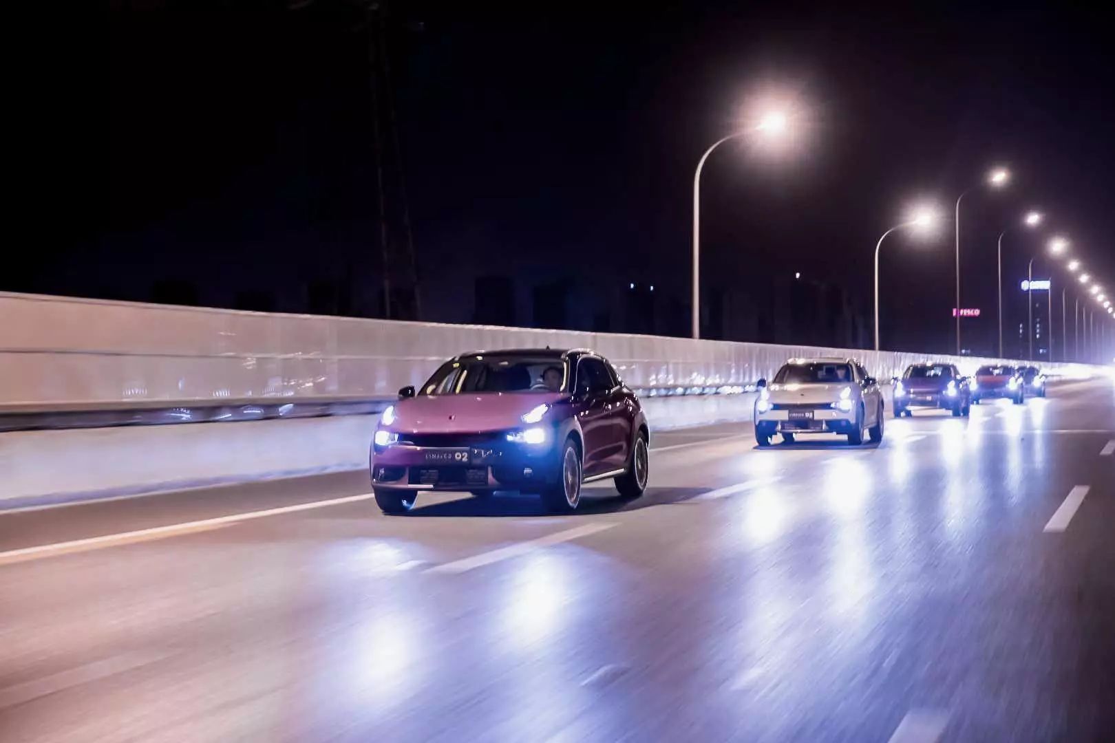 深夜不睡觉让我去试驾？这台车就是不按套路出牌！