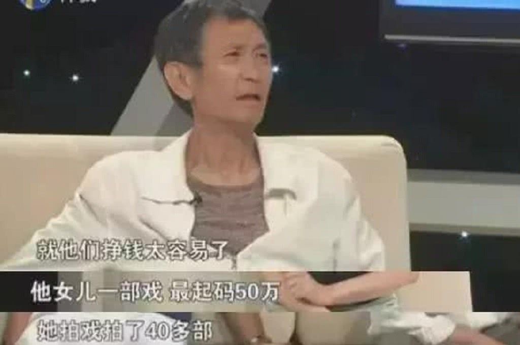 张柏芝妈妈开网约车被赞，而这些明星父母却令人爱不起来！