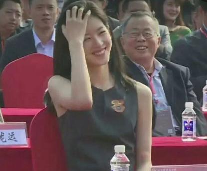 刘强东秀恩爱往事：夸妻子投资Uber很优秀，称遇到奶茶是初恋感觉