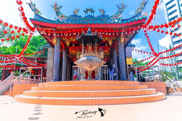 最有名的华人寺庙遇上最粉色的清真寺庙 只有这个城市能看到