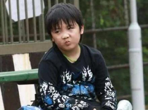 吴镇宇的儿子费曼瘦了，网友：简直判若两人！