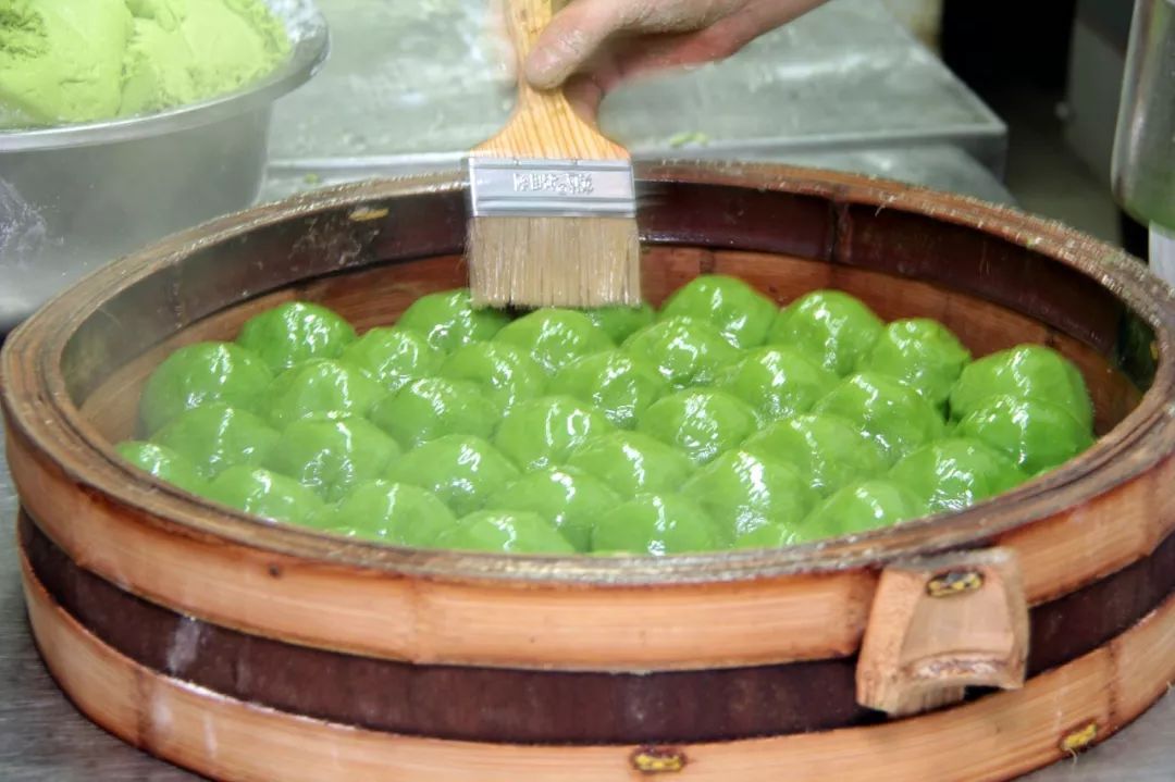 一颗小小的青团，凭什么让整个上海为之疯狂？