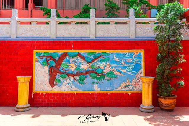 最有名的华人寺庙遇上最粉色的清真寺庙 只有这个城市能看到