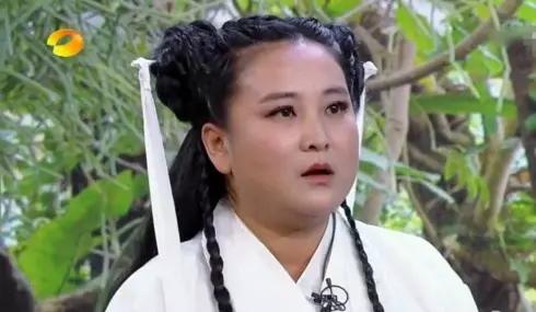 看了贾玲瘦时候的照片，网友：真是个标致的美人