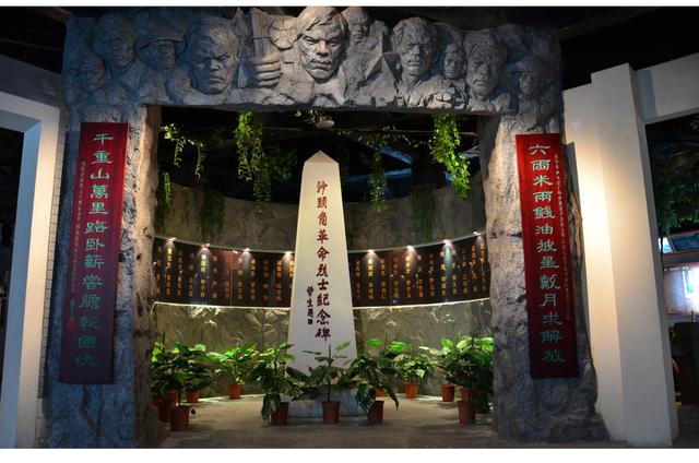 中英街,位于深圳市盐田区沙头角街道的中英街