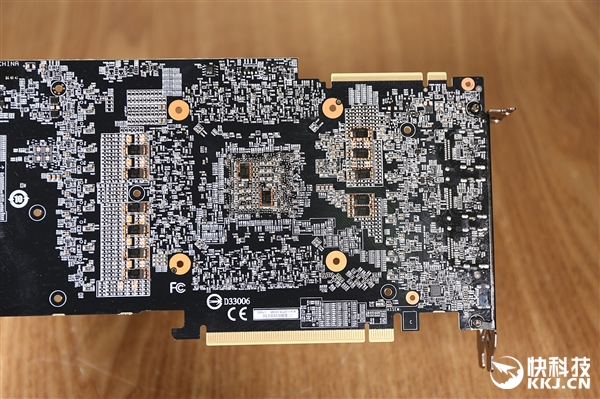 技嘉Aorus RTX 2080 Ti Xtreme 11G显卡拆解图赏