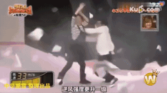 坐在沙发上好好的,就被摔个狗啃泥,还毫无准备的大风袭击.