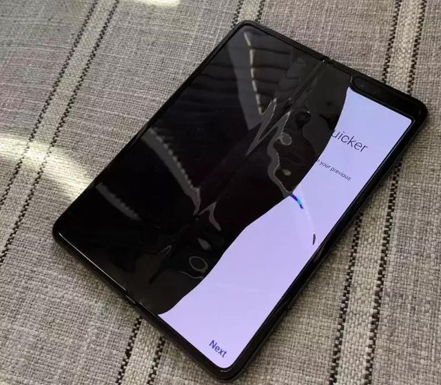 三星这次电池没炸，但屏幕炸了！