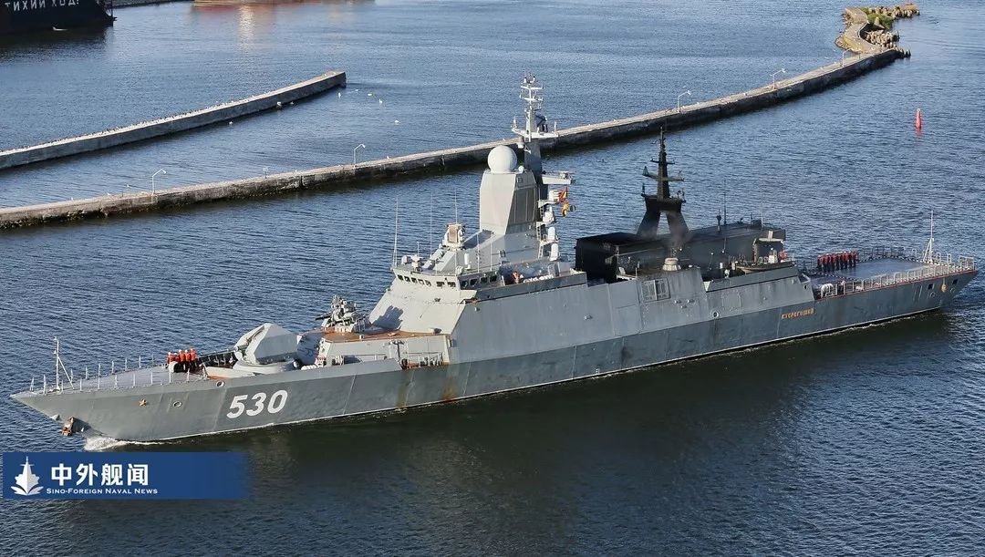 俄罗斯首艘"双波段"护卫舰"轰鸣"号展开海试