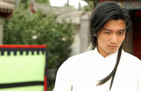 苦恋过谢霆锋的这位美艳女星，嫁入豪门后逐渐“消失”…