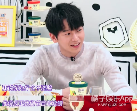 她发这张素颜照经过公司同意没？