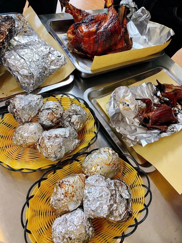 原始坑烤土窑烧公鸡、烧地瓜烧土豆子,范家屯这家店可是老霸道了