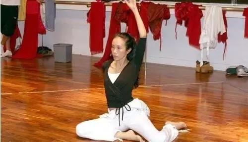 长腿女神莫文蔚每天都在做这些瑜伽动作练腿，赶紧学习一下