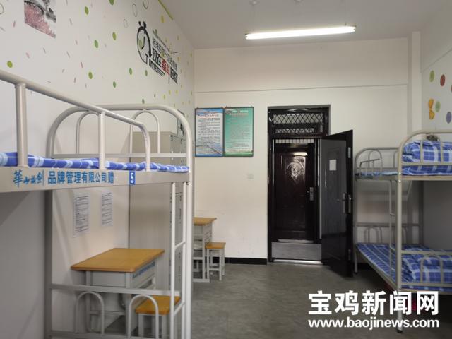 省慈善协会携手爱心企业走进宝鸡农村学校助学捐赠