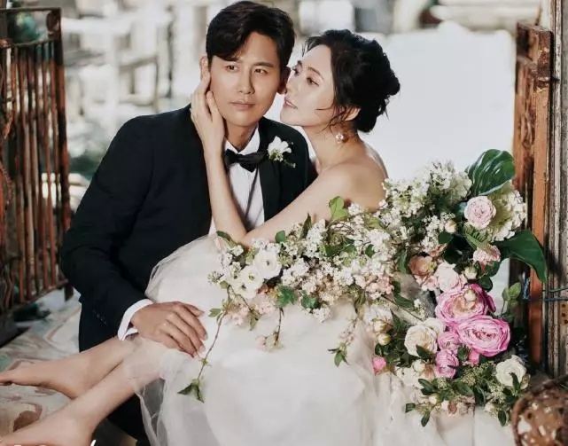 秋瓷炫于晓光婚纱照曝光，两人脸上写满幸福为5月29日婚礼预热