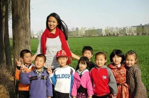 这个低调了12年的宝藏女孩，终于藏不住了.....