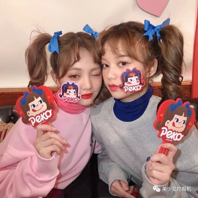 高三因撞脸何炅赵薇上热搜，毕业后隐姓埋名当模特也难逃走红！