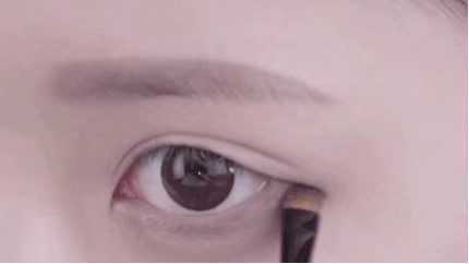 当Lisa露出额头，人间芭比瞬间幻灭？