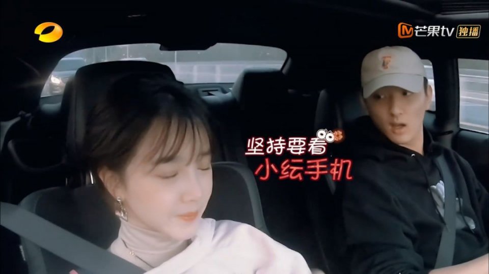 她的前男友是薛之谦？因误放前任歌曲被现任于小彤当街怒骂？