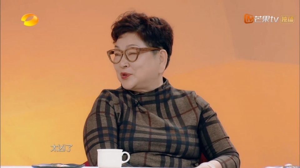 她的前男友是薛之谦？因误放前任歌曲被现任于小彤当街怒骂？