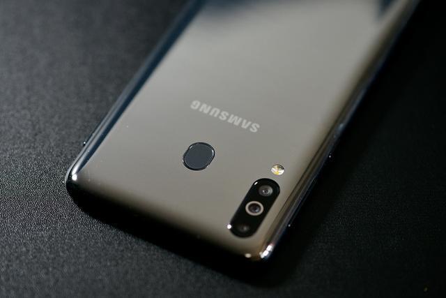 三星1499元新机galaxy a40s体验:屏幕艳丽,拍照也有惊喜