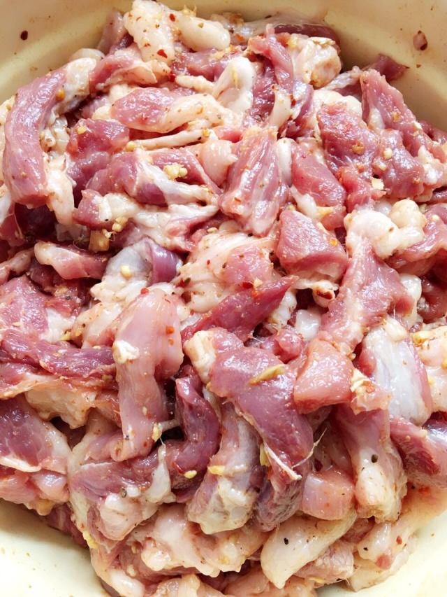 为什么酥肉炸出来不香脆?老伙夫:这一步做错,不光不脆还难吃
