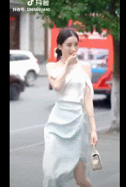 她这10亿怕是只拿来做营销了....